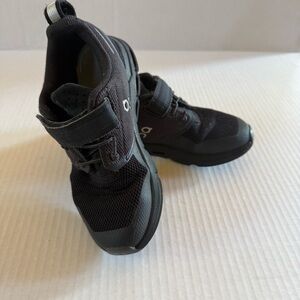 On Cloud Black Athletic Shoes Size 11